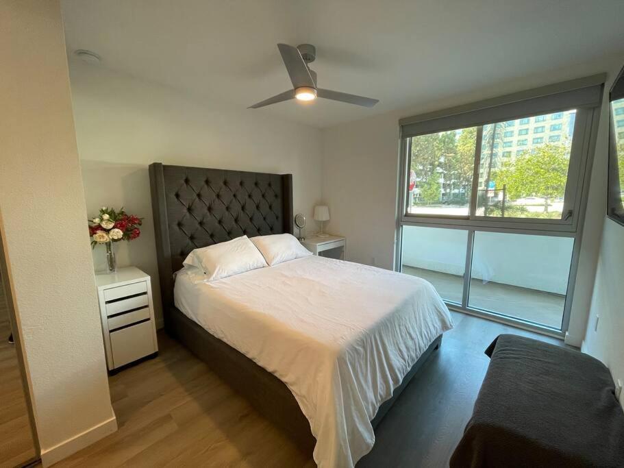 אירווין Luxurious Apartment Bardeen New Port Beach 1 Bedroom מראה חיצוני תמונה