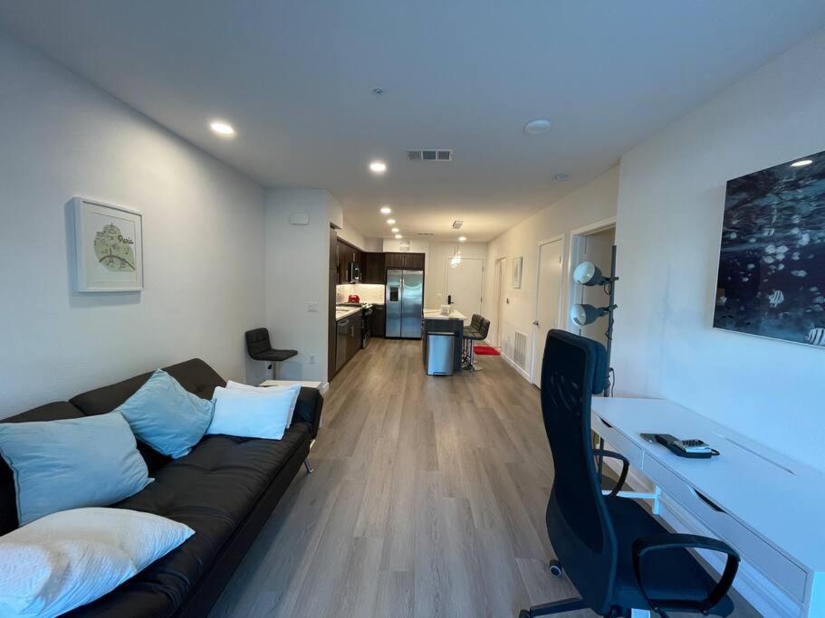 אירווין Luxurious Apartment Bardeen New Port Beach 1 Bedroom מראה חיצוני תמונה